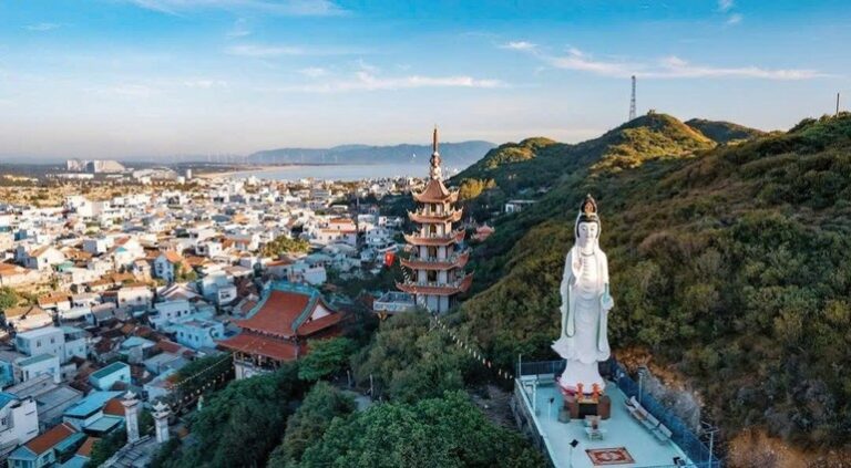 Quán Thế Âm Bồ-tát – Ánh từ quang giữa đời