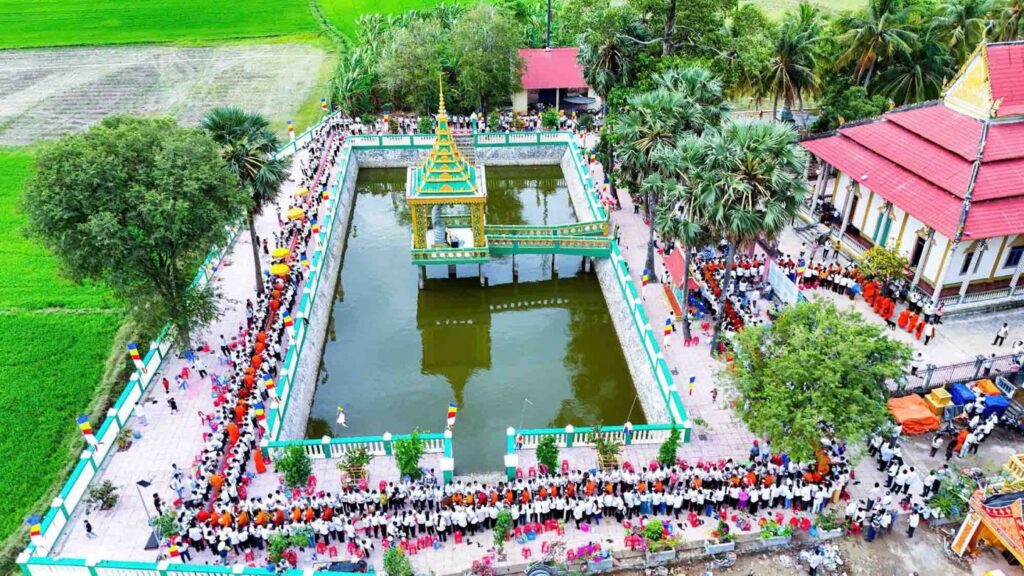 Chua tri ton 1 1392x783