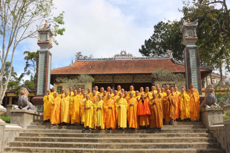 Chùa Linh Sơn ” Tiếng chuông hiếu hạnh giữa ngàn hoa”