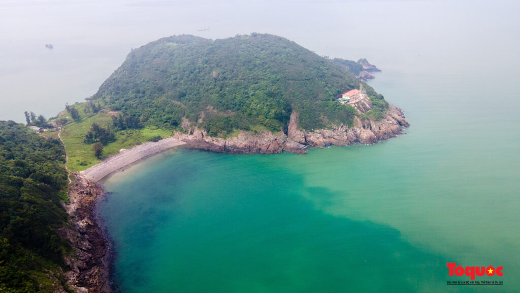 5.5.kham pha ngoi chua 800 tuoi giua trung khoi 1