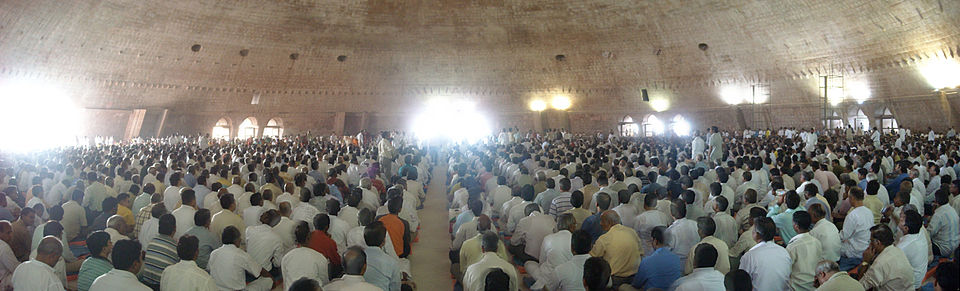 960px pagoda meditators