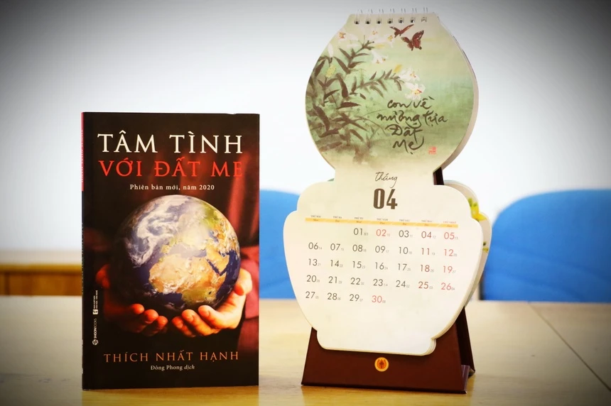 Bia sach tam tinh voi dat me phien ban moi 2020 anh luong dinh khoa 1