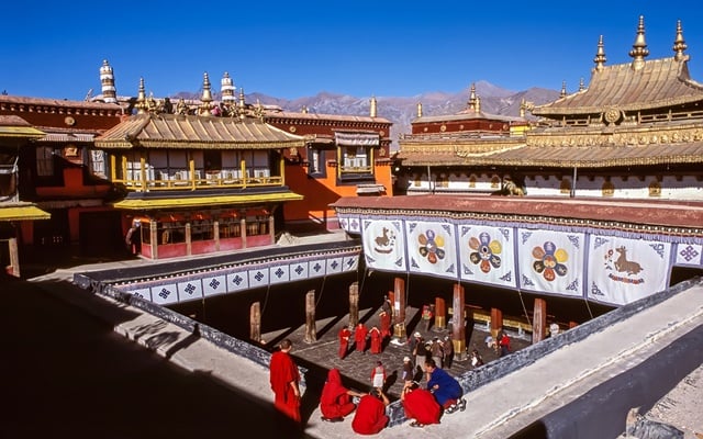 Kham pha chua dai chieu jokhang trong tour du lich tay tang