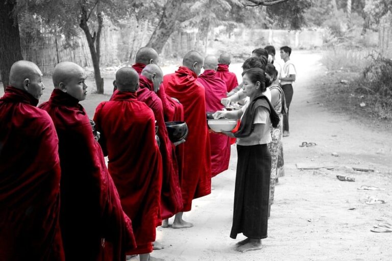 “Nếu ai cũng già, cũng chết thì sao phải làm điều thiện?”