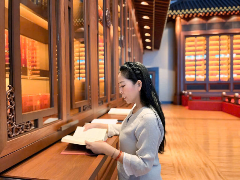 Z7038450157446 93529ec9a525043a4ca85358e4d8e1f0