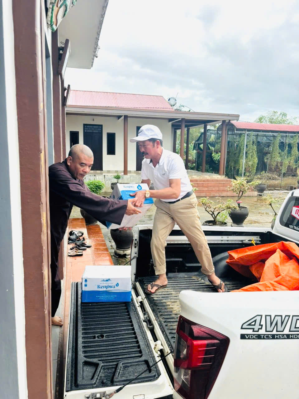 Phóng sự: Ngôi tổ đình ở Quảng Trị sưởi ấm đồng bào vùng lũ 1