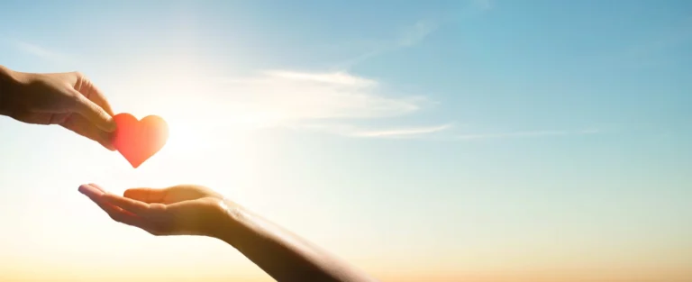 Trai tim tinh yeu shutterstock1926455432 16993675158212100978125