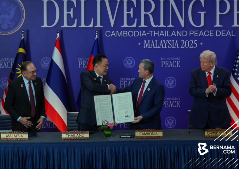 Ong trump chung kien thai lan campuchia ky thoa thuan hoa binh