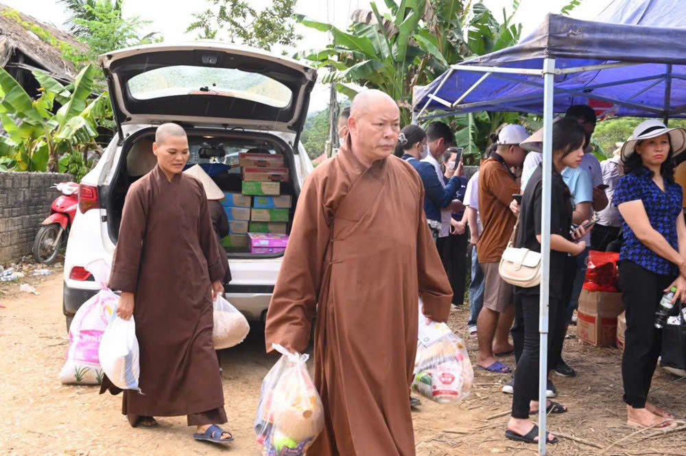 Z7533790365086 438e18adcb3c4d5386dadbf881ae43dc