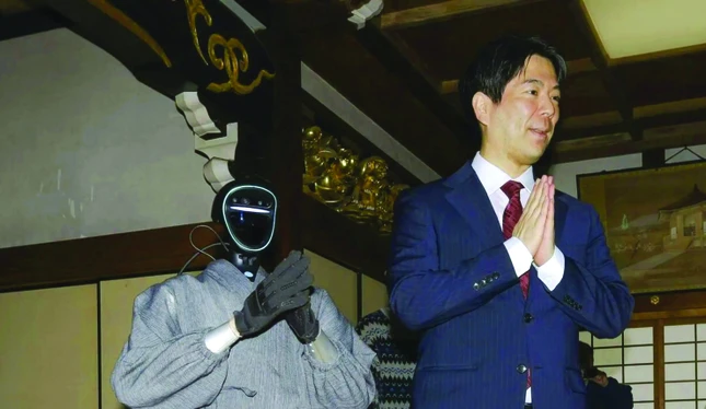 Robot tu sy hinh nguoi 4778 2768.jpg