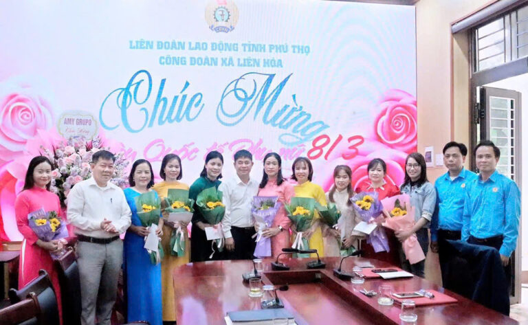 Công đoàn xã Liên Hòa chúc mừng ngày Quốc tế Phụ nữ 8/3