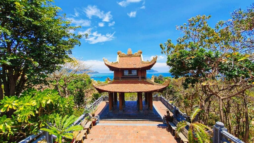 Chua van son tu co tam view cuc dep