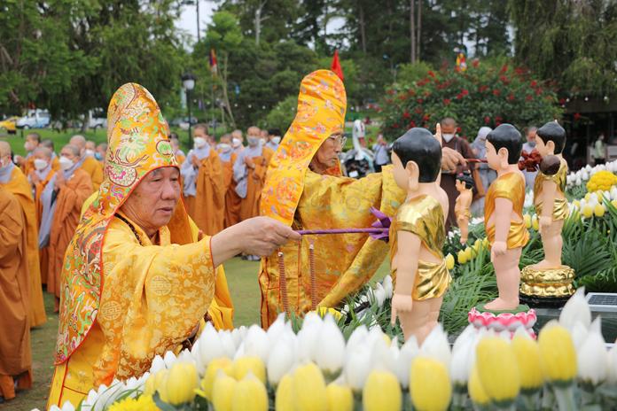 Le ruoc bao tuong duc phat dan sanh ton tri ben bo ho xuan huong da lat