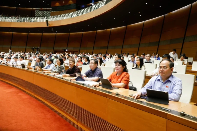 Ton giao 17769339347931809385344 4397 650.jpg