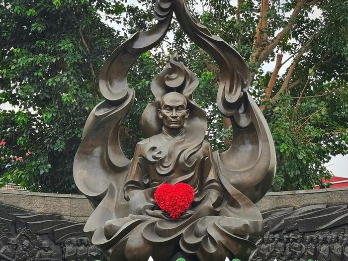 Vesak trai tim bo tat thich quang duc 1746260991116453732376 101 0 855 1440 crop