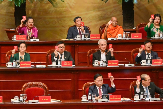 Bieu quyet thong qua chuong trinh dai hoi 1 3153 5115.jpg