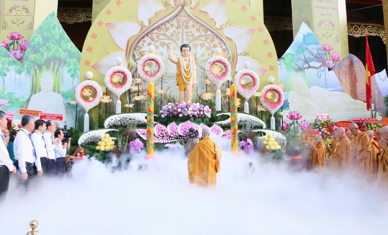 Hinh anh le phat dan