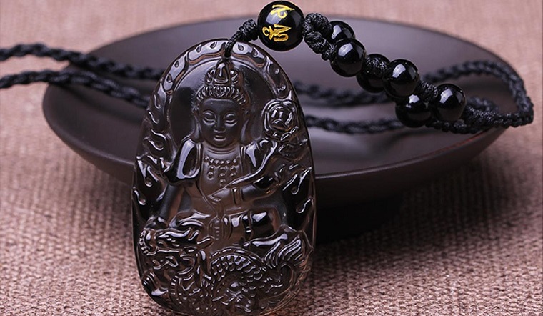 Co nen deo tuong phat tren nguoi khong nhung luu y khi deo trang suc tuong phat