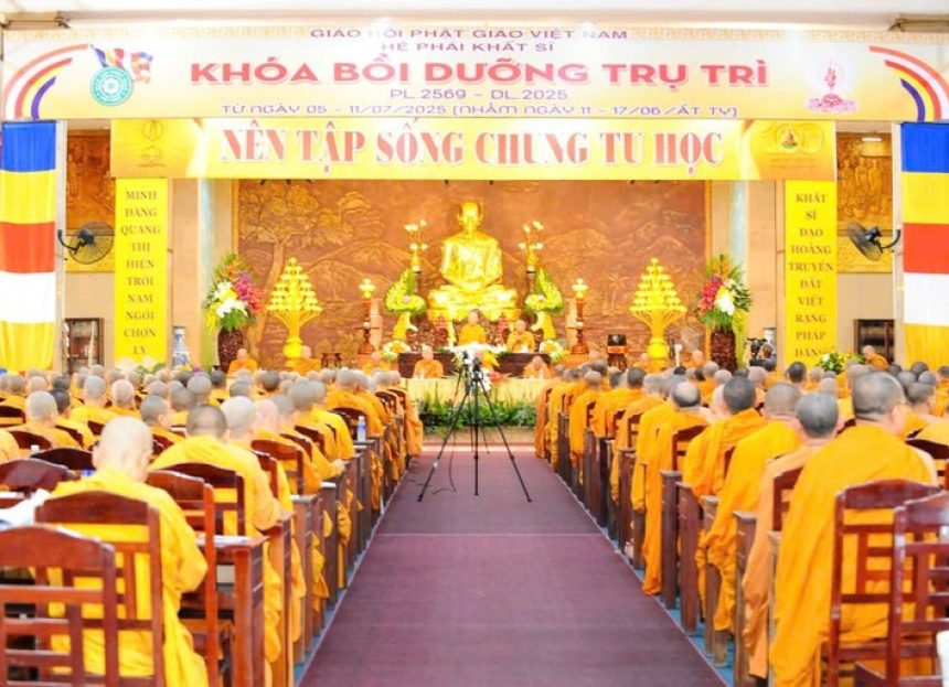 Hệ phái Khất sĩ khai mạc Khóa bồi dưỡng trụ trì tại pháp viện Minh Đăng Quang