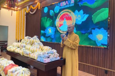 Đà Nẵng: chùa Tân Thành tặng quà Phật đản cho đoàn sinh Gia đình Phật tử