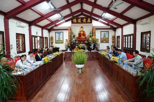 Ban Trị sự TP.Hà Nội và Trường Đại học Khoa học Xã hội và Nhân văn tổ chức tọa đàm tại chùa Bằng