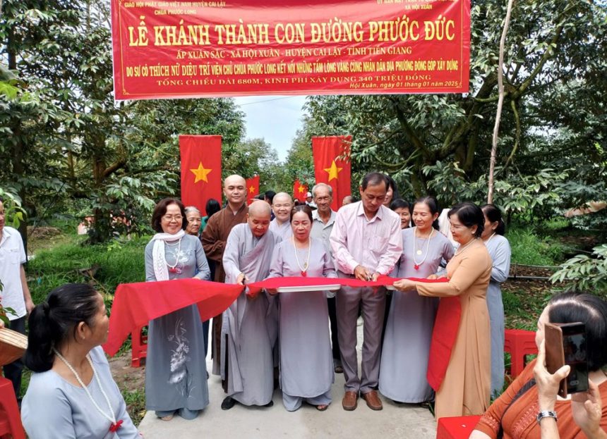 Tiền Giang: Chùa Phước Long (Hội Xuân, Cai Lậy) tổ chức khánh thành đường nông thôn và trao quà từ thiện