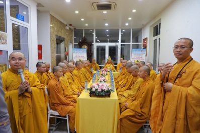 Lễ đài Phật đản tại tư gia Mailisa hân hoan Kính mừng Đại lễ Vesak LHQ 2025