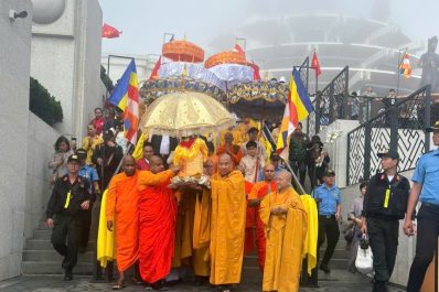 Cung đón Xá lợi Đức Phật rời Núi Bà Đen (Tây Ninh) về chùa Quán Sứ (Hà Nội)