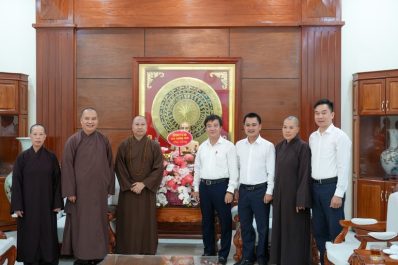 Ban Thường trực Ban Trị sự GHPGVN TP.Hà Nội thăm và chúc mừng lãnh đạo các đơn vị địa phương