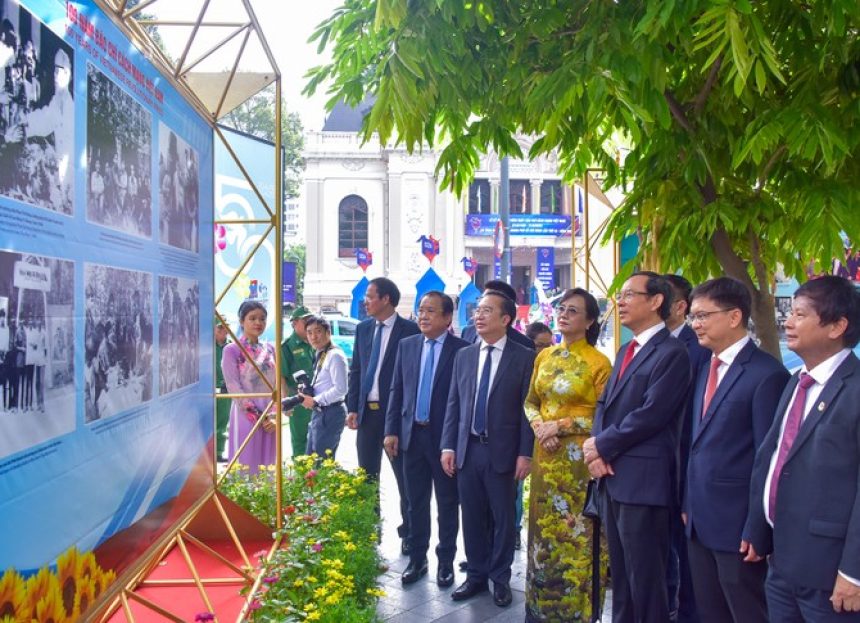 Khai mạc triển lãm ảnh “Báo chí Cách mạng Việt Nam – Một thế kỷ đồng hành cùng dân tộc”