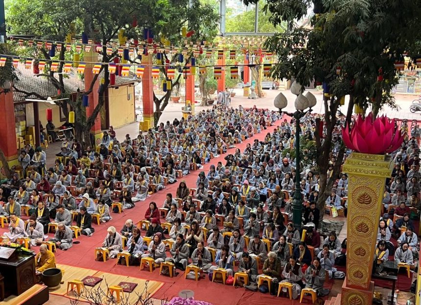 Hà Nội: Trang nghiêm Khóa tu Tịnh Độ tại chùa Bằng