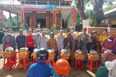 Ban Từ thiện xã hội T.Ư trao 500 phần quà đến bà con dân tộc, hộ nghèo tỉnh Bình Phước
