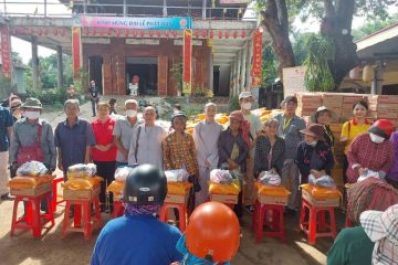 Ban Từ thiện xã hội T.Ư trao 500 phần quà đến bà con dân tộc, hộ nghèo tỉnh Bình Phước