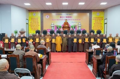 Hà Nội: Dừng hoạt động 30 Ban Trị sự cấp huyện và trao quyết định 17 vị đại diện Phật giáo phường – xã