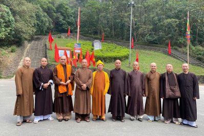 Hành trình về Vạn Hạnh – Một ngày tháng bảy của tâm linh và ký ức