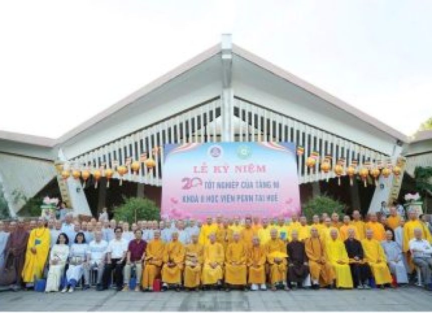 Kỷ niệm 20 năm tốt nghiệp của Tăng Ni khóa II, Học viện Phật giáo Việt Nam tại Huế