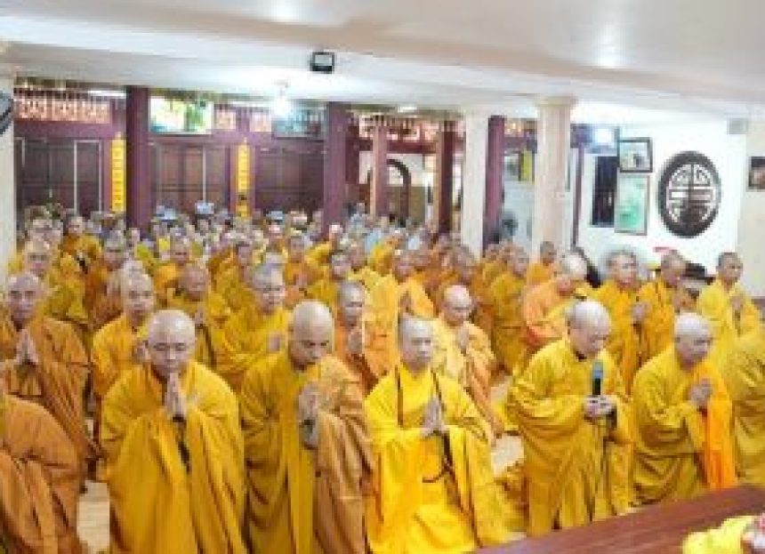 Hà Nội: Đại diện 18 trường hạ đảnh lễ Giác linh Đức Đệ tam Pháp chủ GHPGVN tại tổ đình Viên Minh