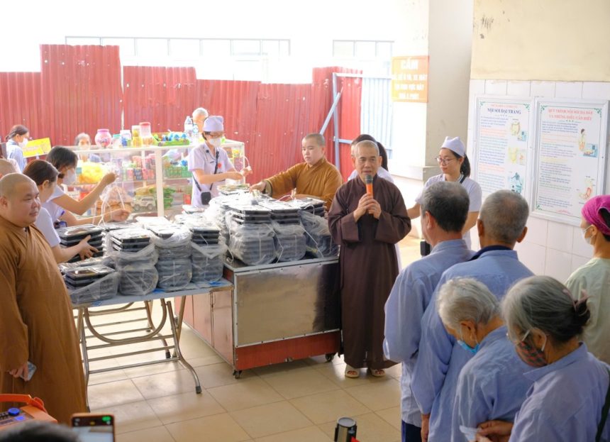 Bắc Ninh: Chư Tôn đức Tăng Ni kết nối yêu thương – Ấm lòng người bệnh