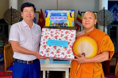 Ban Dân tộc và Tôn giáo TP.Đà Nẵng thăm, chúc mừng chư Tăng mùa An cư kiết hạ Phật lịch 2569