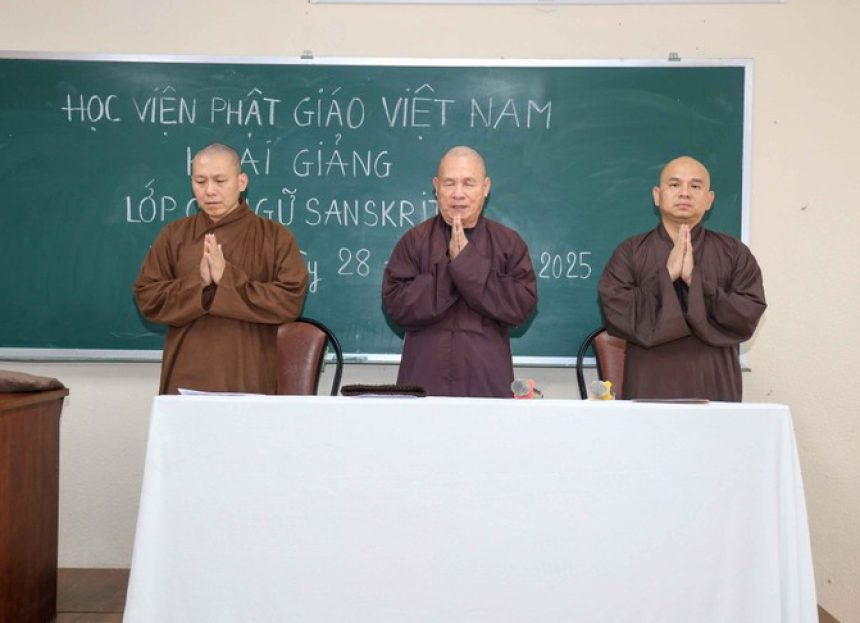 Học viện Phật giáo VN tại TP.HCM khai giảng Lớp Cổ ngữ Sanskrit khóa đầu tiên