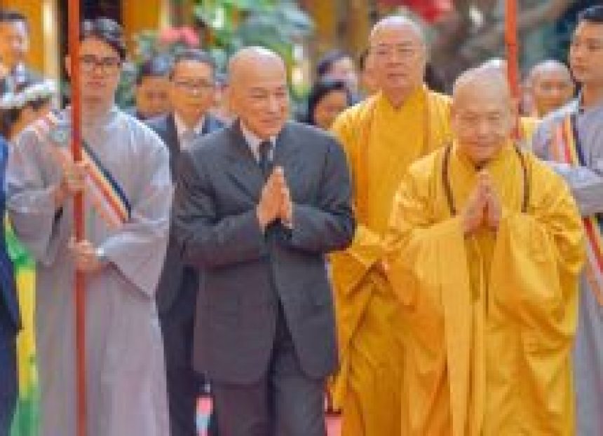 Hà Nội: Quốc vương Norodom Sihamoni lễ Phật, thăm chư tôn đức lãnh đạo Giáo hội tại chùa Quán Sứ