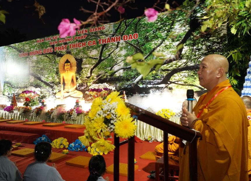 Tiền Giang: Thiêng liêng Đêm hoa đăng kỷ niệm Phật Thành Đạo Phật lịch 2568 tại chùa Vình Tràng