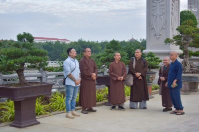 Ảnh lưu niệm tập thể đại biểu 85 quốc gia và vùng lãnh thổ tham dự Đại lễ Vesak 2025 tại TP.HCM
