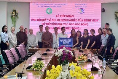 Một Phật tử trao tặng 540 triệu đồng hỗ trợ bệnh nhân nghèo tại Bệnh viện Bà Rịa