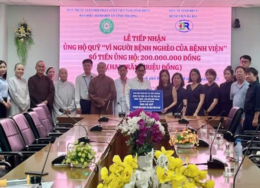 Một Phật tử trao tặng 540 triệu đồng hỗ trợ bệnh nhân nghèo tại Bệnh viện Bà Rịa