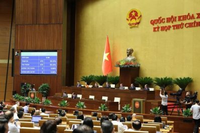 Quốc hội chính thức thông qua Nghị quyết sửa Hiến pháp, kết thúc hoạt động cấp huyện từ 1-7